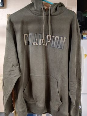 Champion Men's Olive Green Pullover Hoodie